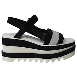 Stella Mc Cartney Stella Mccartney Elyse Chunky Plateausandalen aus einfarbigem schwarzem Canvas Schwarz
