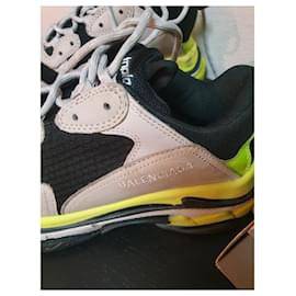 Balenciaga-Sneakers-Yellow