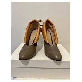 Chloé-Chloe - Gibbon calf leather heels with lacing at the back-Brown,Taupe