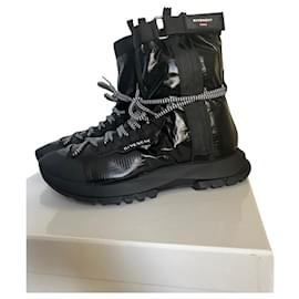 Givenchy-Givenchy Specter High Zip 42-Black