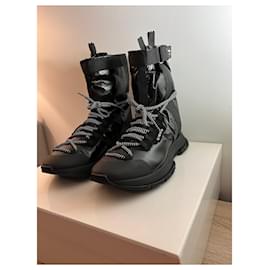 Givenchy-Givenchy Specter High Zip 42-Black