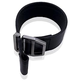 Hermès-Bracelet Hermès en cuir noir boucle crochet en métal argenté-Noir