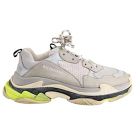 Balenciaga-Balenciaga Triple S Sneakers in Grey Fluorescent Polyester-Grey