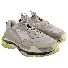 Balenciaga-Balenciaga Triple S Sneakers in Grey Fluorescent Polyester-Grey