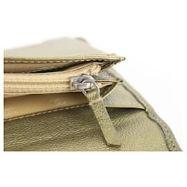 Chanel-Long portefeuille à deux volets en cuir de veau vert métallisé-Autre