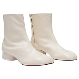 Maison Martin Margiela-Ankle Boots Tabi H30 in White Soft Vintage Leather-White