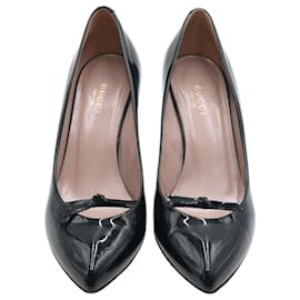 Gucci-Gucci Thin Ribbon Vamp Pointed High Heels in Black Patent Leather-Black