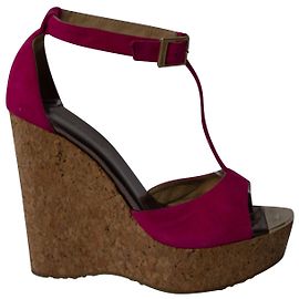 Jimmy Choo T-Bar Peep Toe Wedge en Daim Rose Rose
