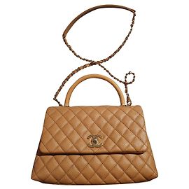 Chanel Coco Handle Bolsa de ombro bege em couro Bege