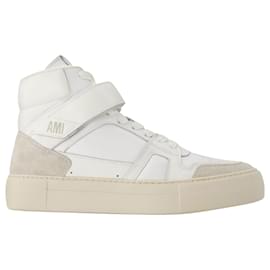 Ami Paris-Baskets Montantes ADC en Cuir Blanc-Blanc