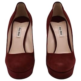 Miu Miu-Zapatos de tacón de bloque con suela brillante de Miu Miu en gamuza roja-Roja