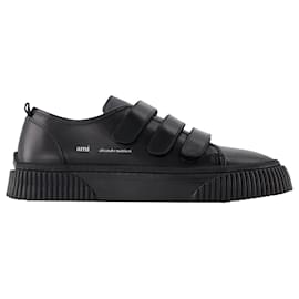 Autre Marque-Low-Top Velcro Sneakers in Black Leather-Black