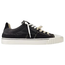 Maison Martin Margiela Sneakers basse Replica in pelle nera Nero