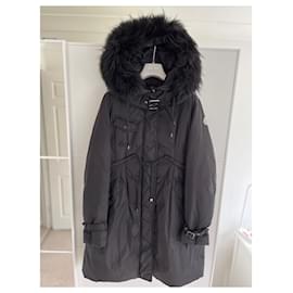 Second hand Moncler Coats - Joli Closet