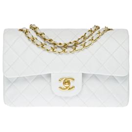 Chanel-The coveted Chanel Timeless bag 23cm with lined flap in white quilted lambskin-White