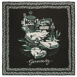 Sciarpa in seta con stampa logo Motel di Givenchy Nero