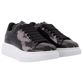 Alexander Mcqueen-Oversize Sneakers in Black Leather-Black