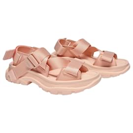 Alexander Mcqueen-Laufflächen-Sandalen aus rosafarbenem Canvas-Pink