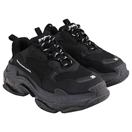 Balenciaga-Balenciaga Triple S Sneakers in Black Leather-Black