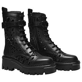 Valentino Garavani-Laced Combat Boot T.30/50 in black leather-Black