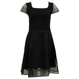 Anne Fontaine Vestido preto com saia de rede e mangas curtas Preto