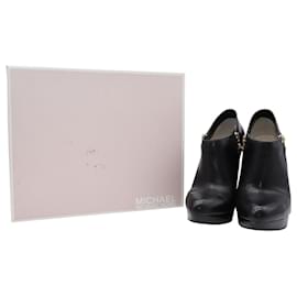 Michael Kors-Michael Kors York Ankle Boots in Black Leather-Black