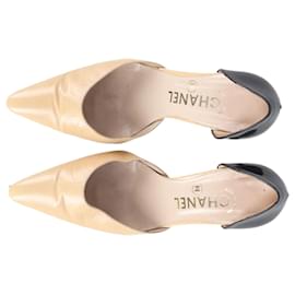 Chanel-Chanel Classic Two Tone Pumps in Beige Leather -Brown,Beige