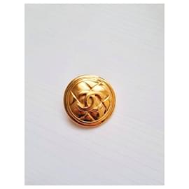Chanel-Quilted Chanel brooch-Golden