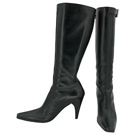 Botas Prada em couro preto bico quadrado com fivela superior Preto