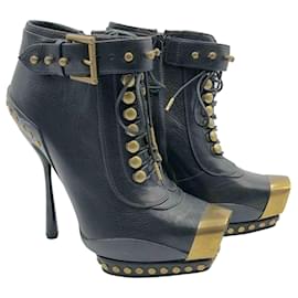 Alexander Mcqueen-Alexander McQueen ankle boots in black leather with brass square toe caps-Black