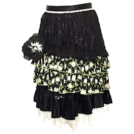 Dolce & Gabbana-Dolce & Gabbana skirt in black silk with white rose and lace trim-Multiple colors