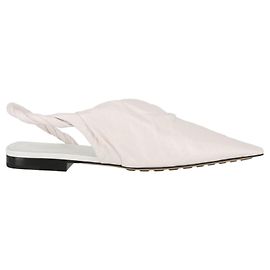 Bottega Veneta Point Leder Slingback Flats Weiß