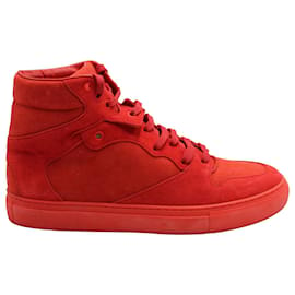 Balenciaga-Balenciaga Monochrome High Top Sneakers in Rouge Nubuck Suede-Red