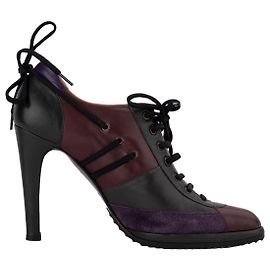 Alaïa Schnürstiefeletten aus Leder Lila mit Stiletto Absatz Lila