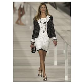 Chanel-Blazer in tweed Chanel con rifiniture all'uncinetto-Nero