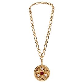 Collier Chanel avec médaillon Doré