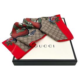 Pañuelo Gucci de seda con serpiente Castaño Roja