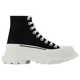 Alexander Mcqueen-Tread Sneaker Boots in Black Leather-Black