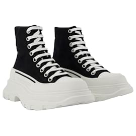 Alexander Mcqueen-Tread Sneakers - Alexander Mcqueen -  Black/White - Leather-Black
