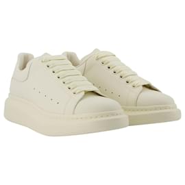 Alexander Mcqueen-Oversized Sneakers - Alexander Mcqueen - Black/White - Leather-White