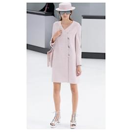 Chanel-Chanel Spring 2016 Pinkfarbener Tweed-Mantel mit schillerndem Futter-Pink