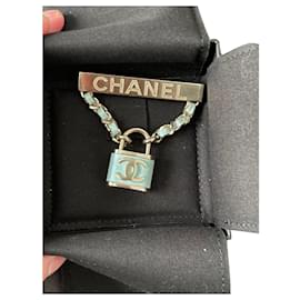 Chanel-Alfileres y broches-Azul claro,Gold hardware