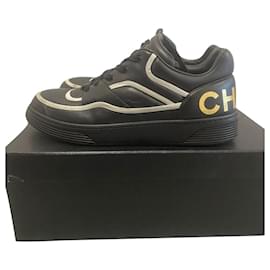 Chanel-Turnschuhe Größe 40 Ausgezeichnet état-Schwarz,Weiß