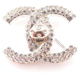 Chanel-VINTAGE CHANEL BROOCH LOGO CC STRASS & TIMELESS CLASP 1997 METAL SILVER BROOCH-Silvery