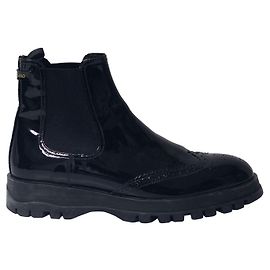 Botines Prada Brogue Chelsea en Charol Negro Negro