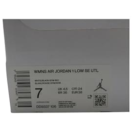 Nike-Air Jordan 1 Tênis Low SE Utility em White Black Gym Red Canvas-Branco