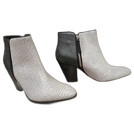 Giuseppe Zanotti p boots 41 new condition White