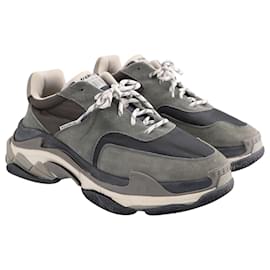 Balenciaga-Balenciaga Triple S 2.0 Sneakers in Grey Suede-Grey