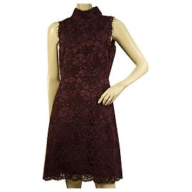 Vestido hasta la rodilla con cuello subido sin mangas de encaje burdeos de Ted Baker tamaño 2 Burdeos