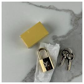 Cadenas bag charm Louis Vuitton Gold in Metal - 31716663